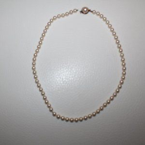 CLASSY SHORT FAUX PEARL NECKLACE